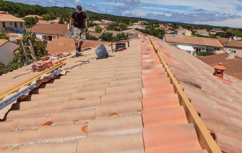 faîtage scellé ou a sec couvreur Lyon 69 Rhone alpes Naveri Père et fils