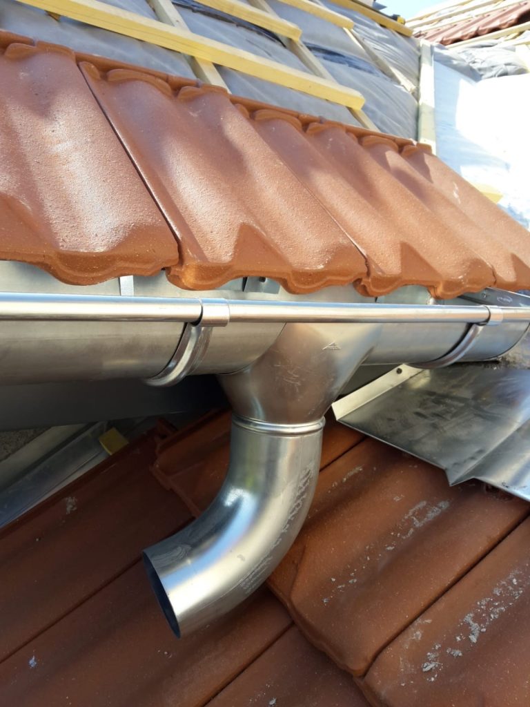 pose gouttière aluminium Lyon sans soudure naveri pere et fils couvreur zingueur lyon